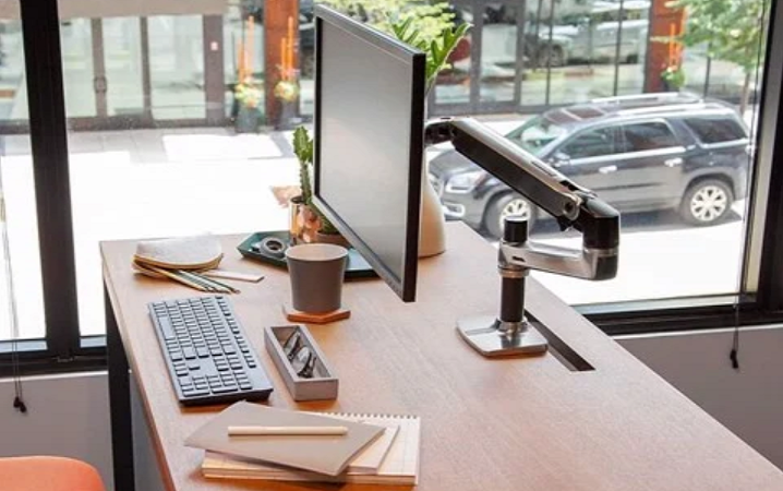 Mẫu giá đỡ màn hình máy tính động (Dynamic monitor arm) sở hữu thiết kế thông minh, linh động